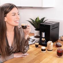 Cafetera superautomática compacta con tecnología Plug&Play