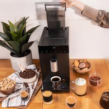 Cafetera superautomática compacta con tecnología Plug&Play
