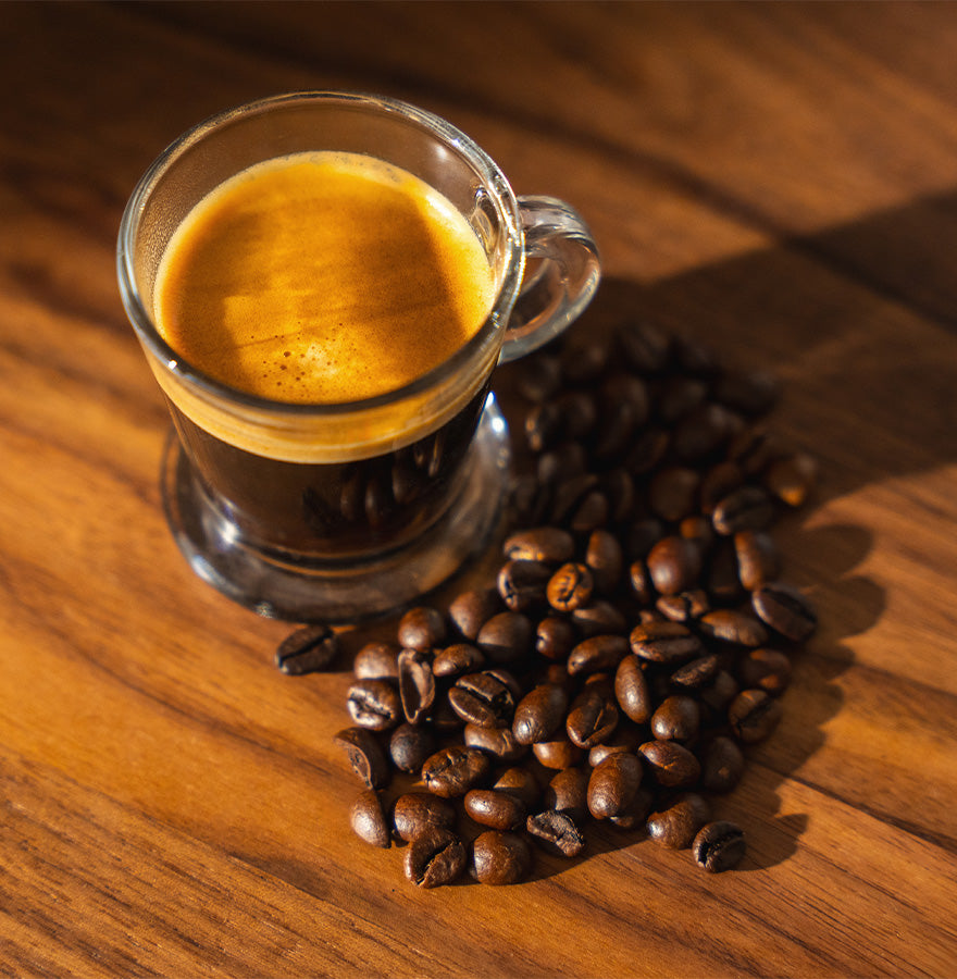 Cafetera superautomática compacta con 19 bares, tanque de leche y sistema Thermoblock.