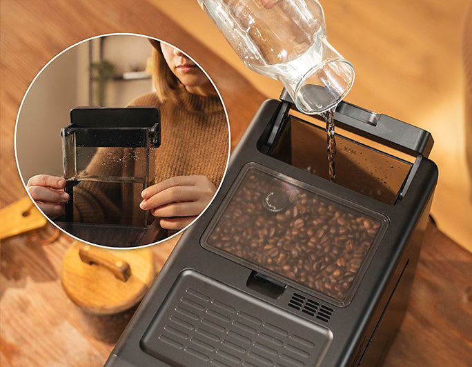 Cafetera superautomática compacta con 19 bares, tanque de leche y sistema Thermoblock.